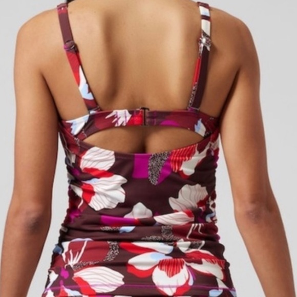 NEW Athleta Square Neck Tankini Bra Top 80% Recycled Nylon Size 32 B/C Swimsuit - Picture 4 of 16